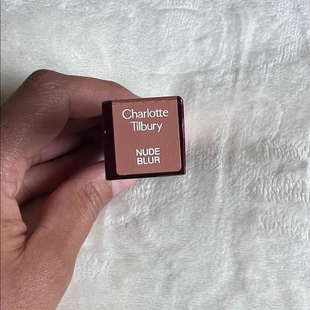 CHARLOTTE TILBURY Airbrush Flawless Matte Lip Blur Liquid Lipstick